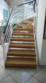 Klassische Holztreppe bei Bauer Parkett- und Oberflächenzentrum