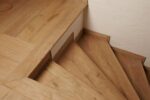 Professionell erstellte Details an einer Treppe aus einer anderen Perspektive