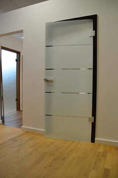 Glastür bei Bauer Parkett- und Oberflächenzentrum in Straubing