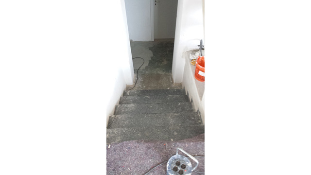 Unbearbeitete Treppe